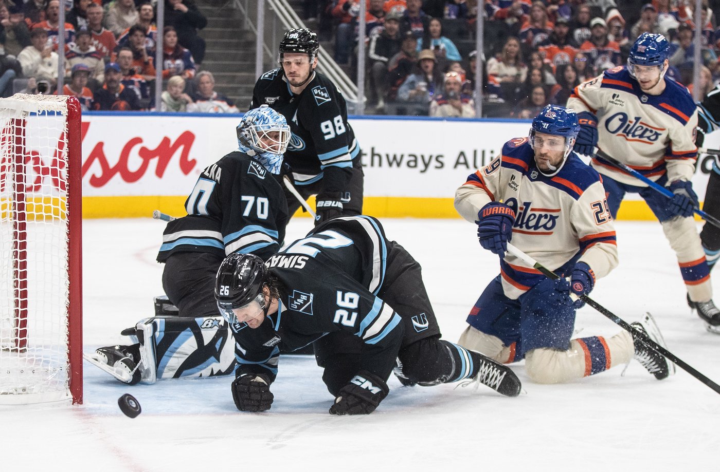 Oilers start slow, but happy with second-period outburst in 6-3 win over Mammoth | iNFOnews.ca