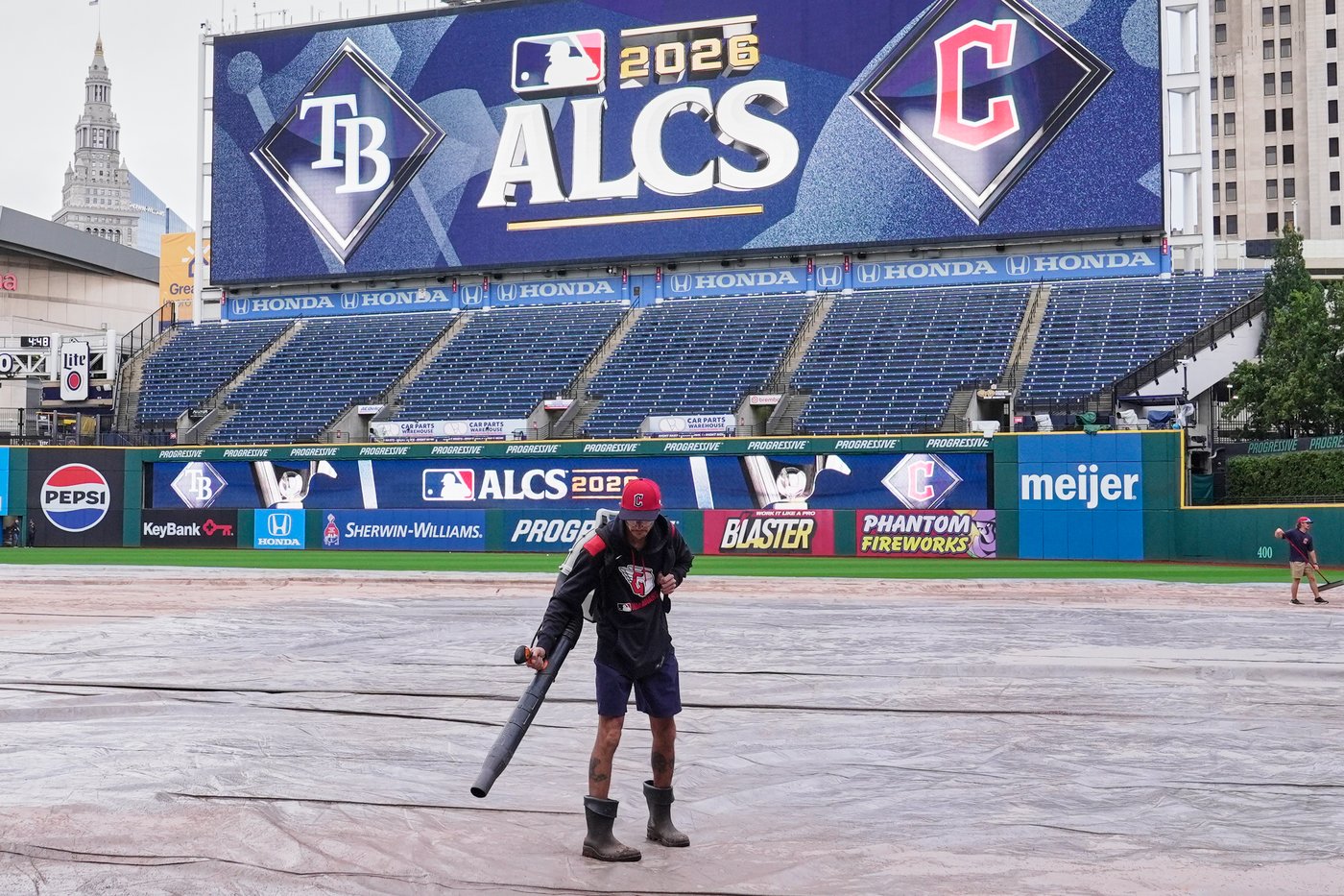 Rays and Guardians to play ALCS Game 3 in afternoon to beat rain. NLCS game also moved up | iNFOnews.ca
