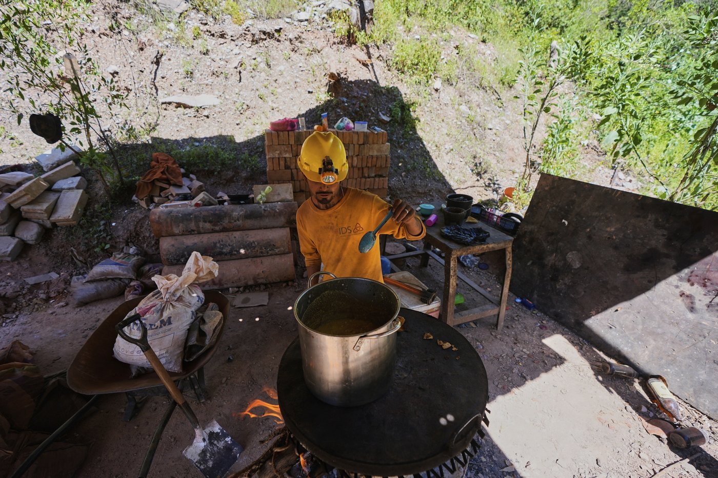 Illegal gold mining is fueling a 'mercury boom' in Mexico, poisoning people and the environment | iNFOnews.ca