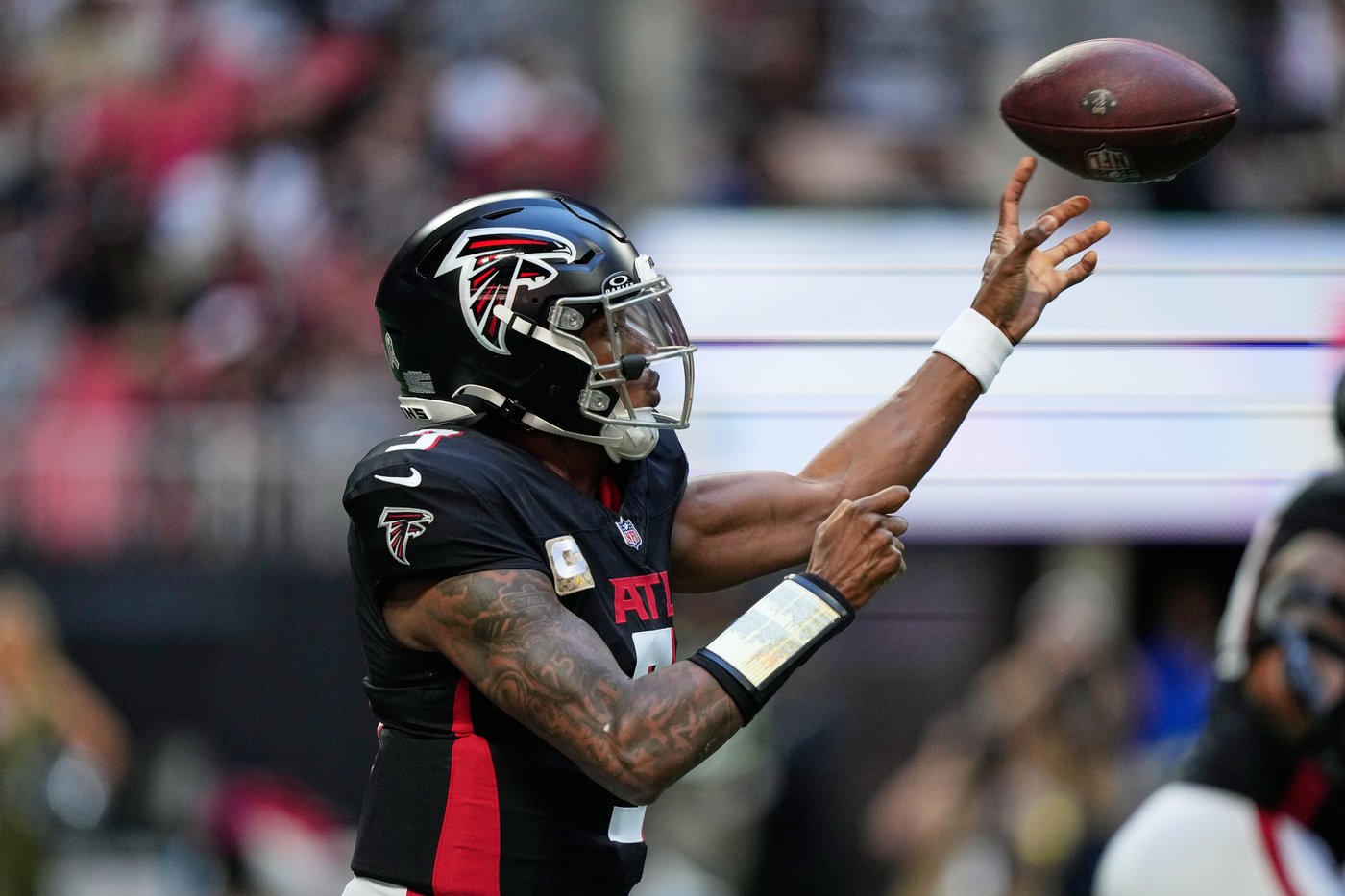 Falcons QB Penix headed to injured reserve, will miss at least 4 games with left knee injury | iNFOnews.ca Falcons QB Penix headed to injured reserve, will miss at least 4 games with left knee injury | iNFOnews.ca
