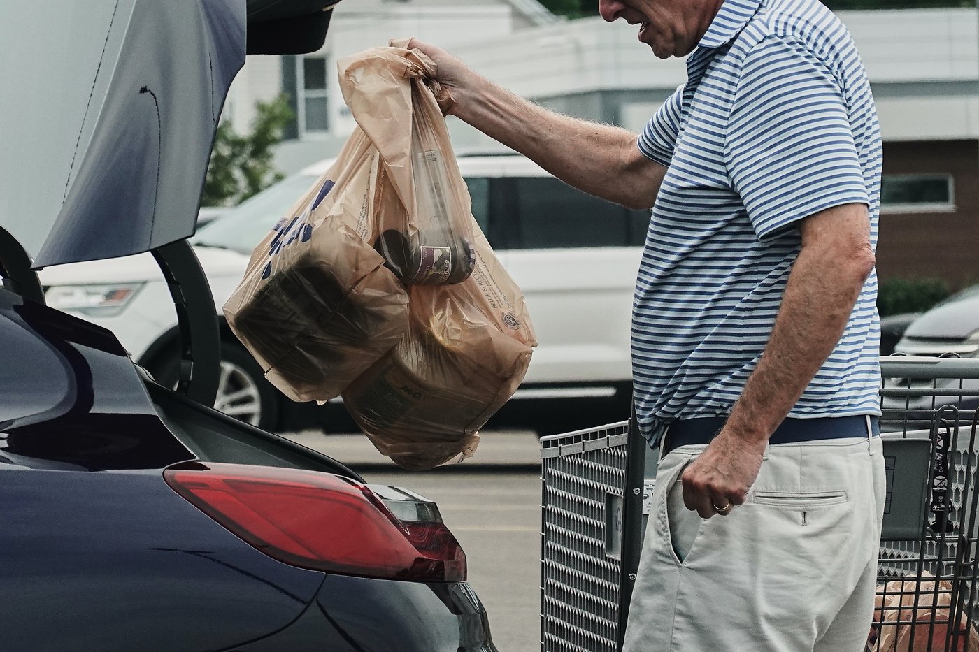 Plastic bags don't go in the recycling bin. What should you do instead? | iNFOnews.ca Plastic bags don't go in the recycling bin. What should you do instead? | iNFOnews.ca