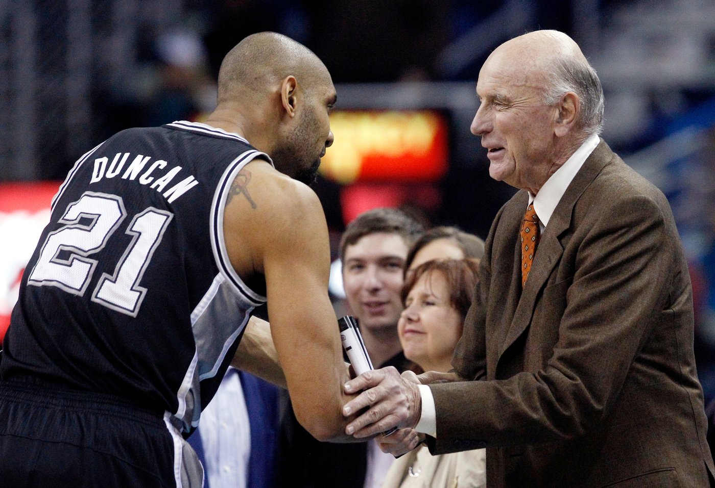 Bob Pettit, imposing Hawks great and first NBA MVP, dies at 93 | iNFOnews.ca