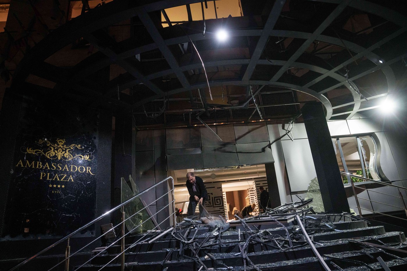 Photos show damage after Russian strike in Kyiv, Ukraine, as residents take shelter | iNwheels