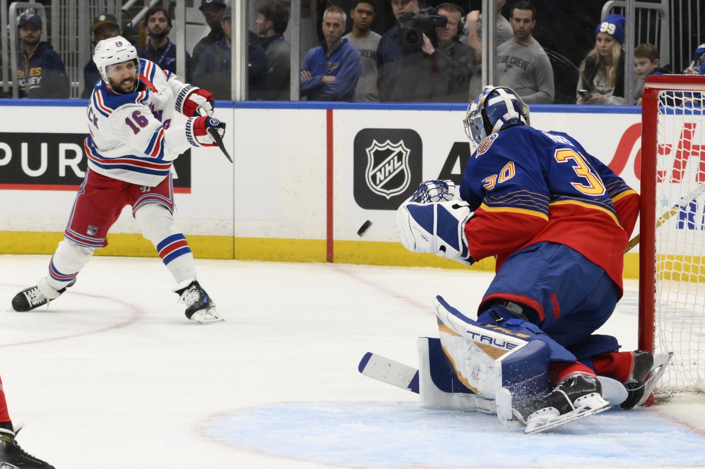 Thomas, Hofer spark the Blues to a 3-2 victory over the Rangers | iNFOnews.ca