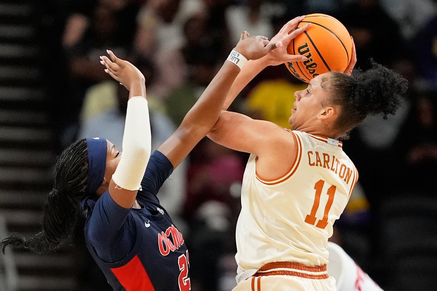 Booker's 31 points lift No. 4 Texas past No. 24 Ole Miss 85-68 and into the SEC title game | iNFOnews.ca Booker's 31 points lift No. 4 Texas past No. 24 Ole Miss 85-68 and into the SEC title game | iNFOnews.ca