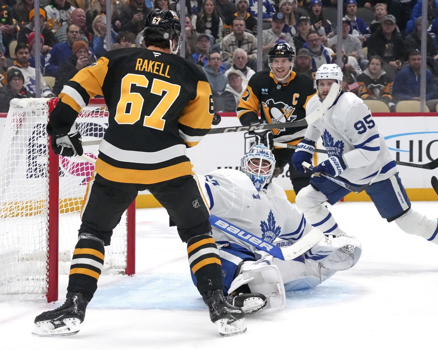 Bunting scores decisive power-play goal to power Penguins past Maple Leafs 5-2 | iNFOnews.ca