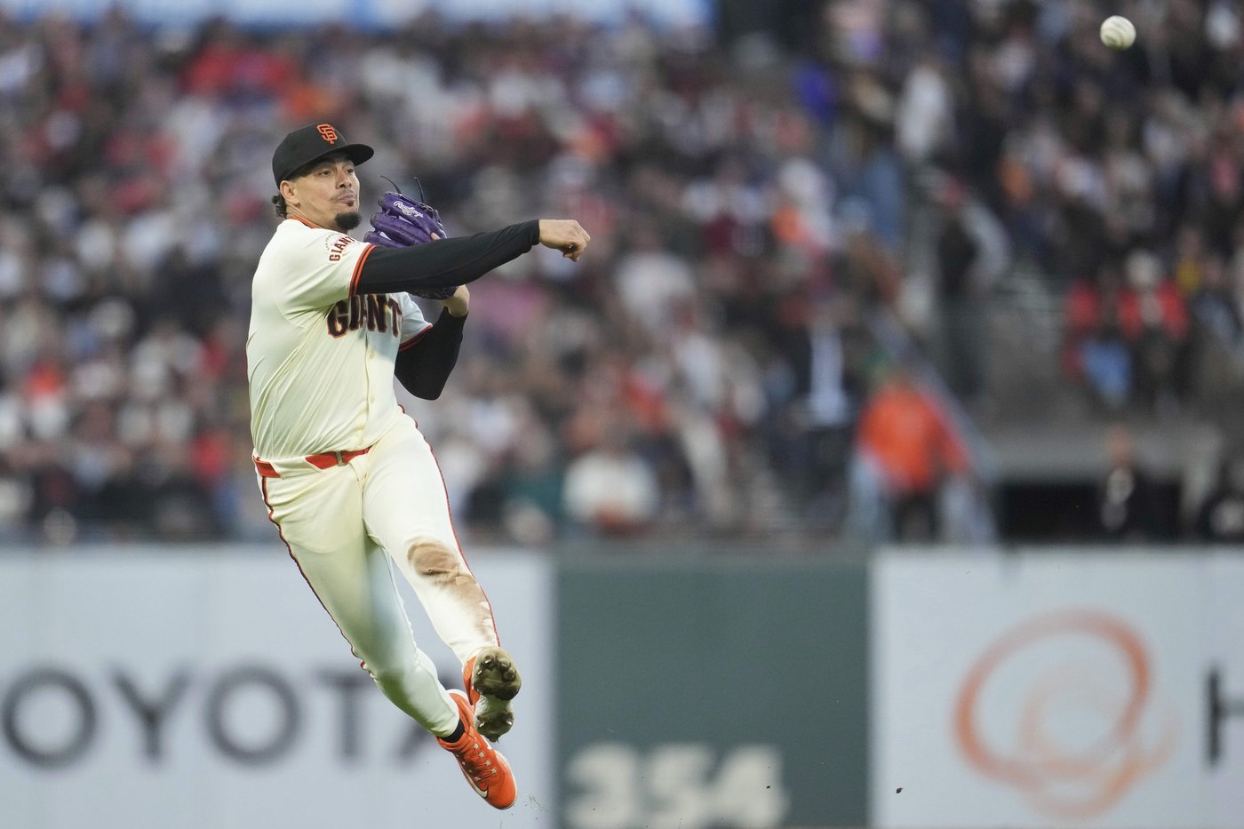 Jose Iglesias' sacrifice fly in the 10th lifts Padres over Giants 1-0 | iNFOnews.ca