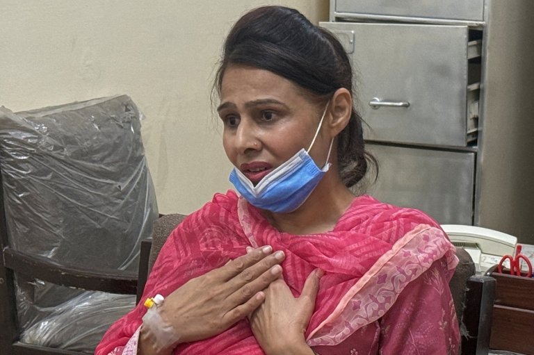 AP Exclusive: Nurse who saved baby from Pakistan hospital fire wishes she could have saved the rest | iNFOnews.ca
