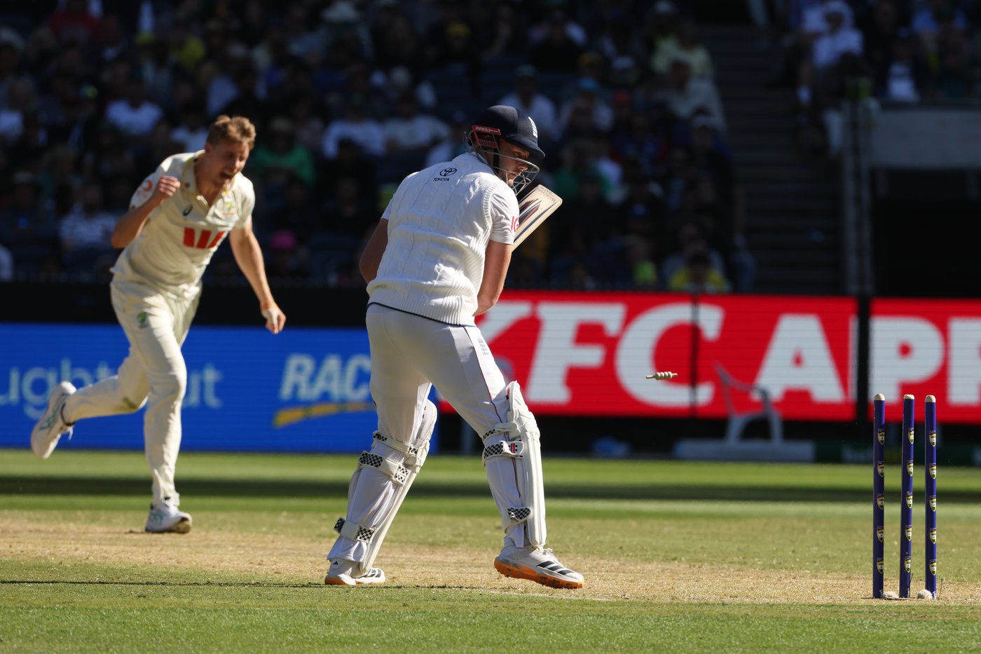 20 wickets fall on a record-breaking Day 1 of the fourth Ashes test | iNFOnews.ca 20 wickets fall on a record-breaking Day 1 of the fourth Ashes test | iNFOnews.ca