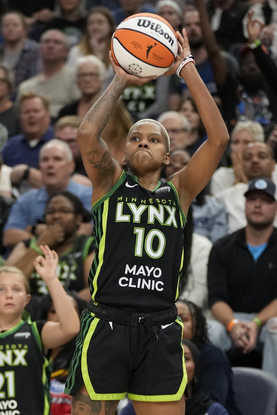 Lynx return to finals with 88-77 win over Sun in Game 5 behind Collier's 27 points, 11 rebounds | iNFOnews.ca Lynx return to finals with 88-77 win over Sun in Game 5 behind Collier's 27 points, 11 rebounds | iNFOnews.ca