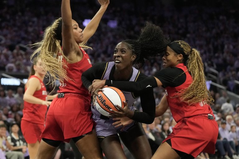 Gabby Williams scores 26 points, sends Valkyries to 68-64 Game 1 win in defensive WNBA Finals opener | iNFOnews.ca