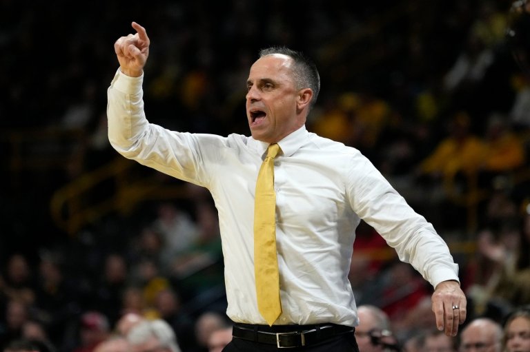 Bennett Stirtz scores 25 points and Iowa beats Maryland 83-64, gives Ben McCollum first Big Ten win | iNFOnews.ca