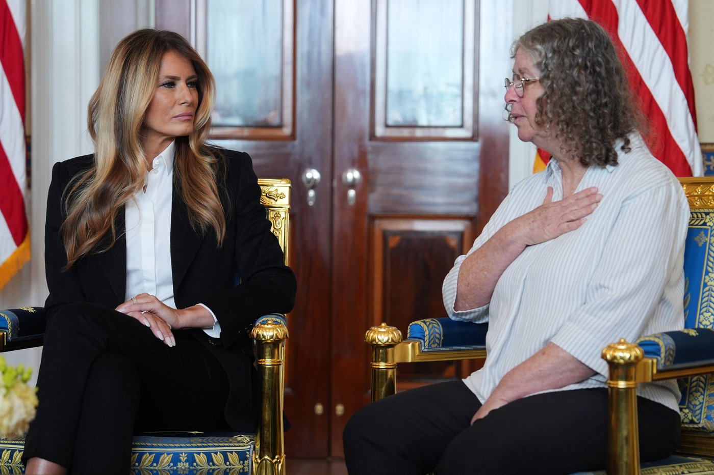 Melania Trump meets with freed American-Israeli hostage whose story she features in her new film | iNFOnews.ca