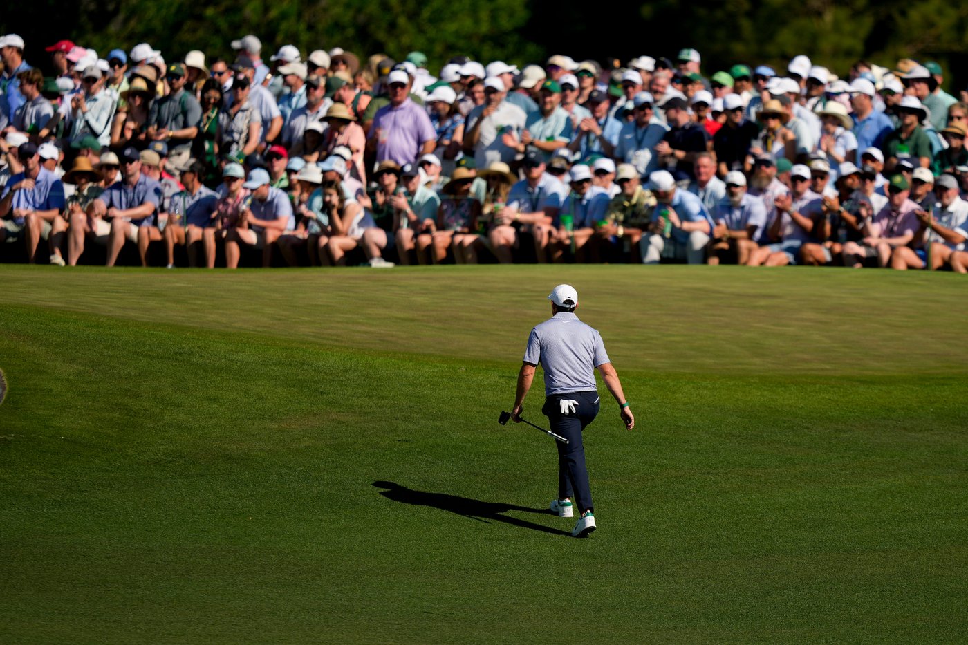 Rory McIlroy stumbles at the Masters and now shares the lead with Cameron Young | iNFOnews.ca