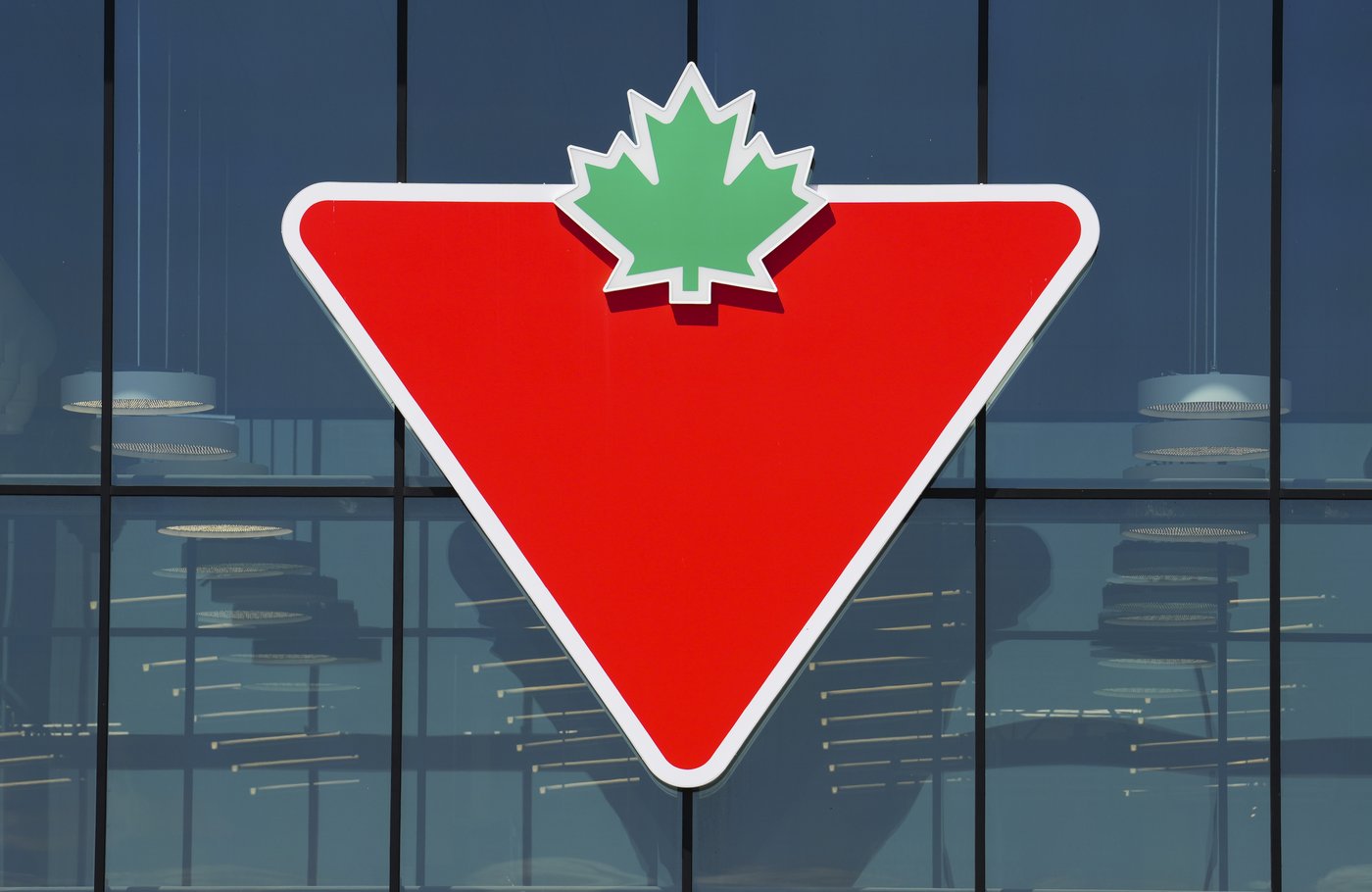 B.C. father and daughter accuse Canadian Tire, security company of racism, profiling | iNFOnews.ca