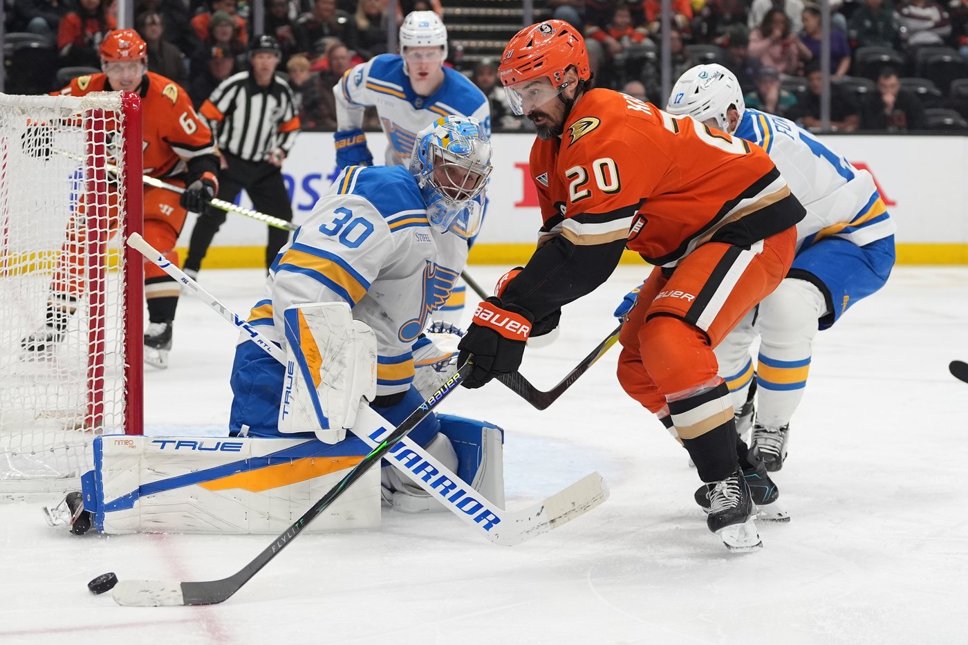Dylan Holloway's two goals help Blues keep slim playoff hopes alive with 6-2 win over Ducks | iNFOnews.ca