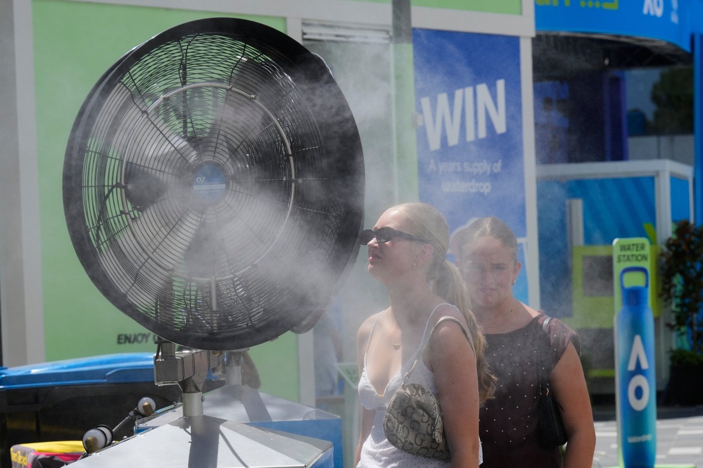 Australia swelters in a record heat wave as temperatures near 50 C | iNFOnews.ca Australia swelters in a record heat wave as temperatures near 50 C | iNFOnews.ca
