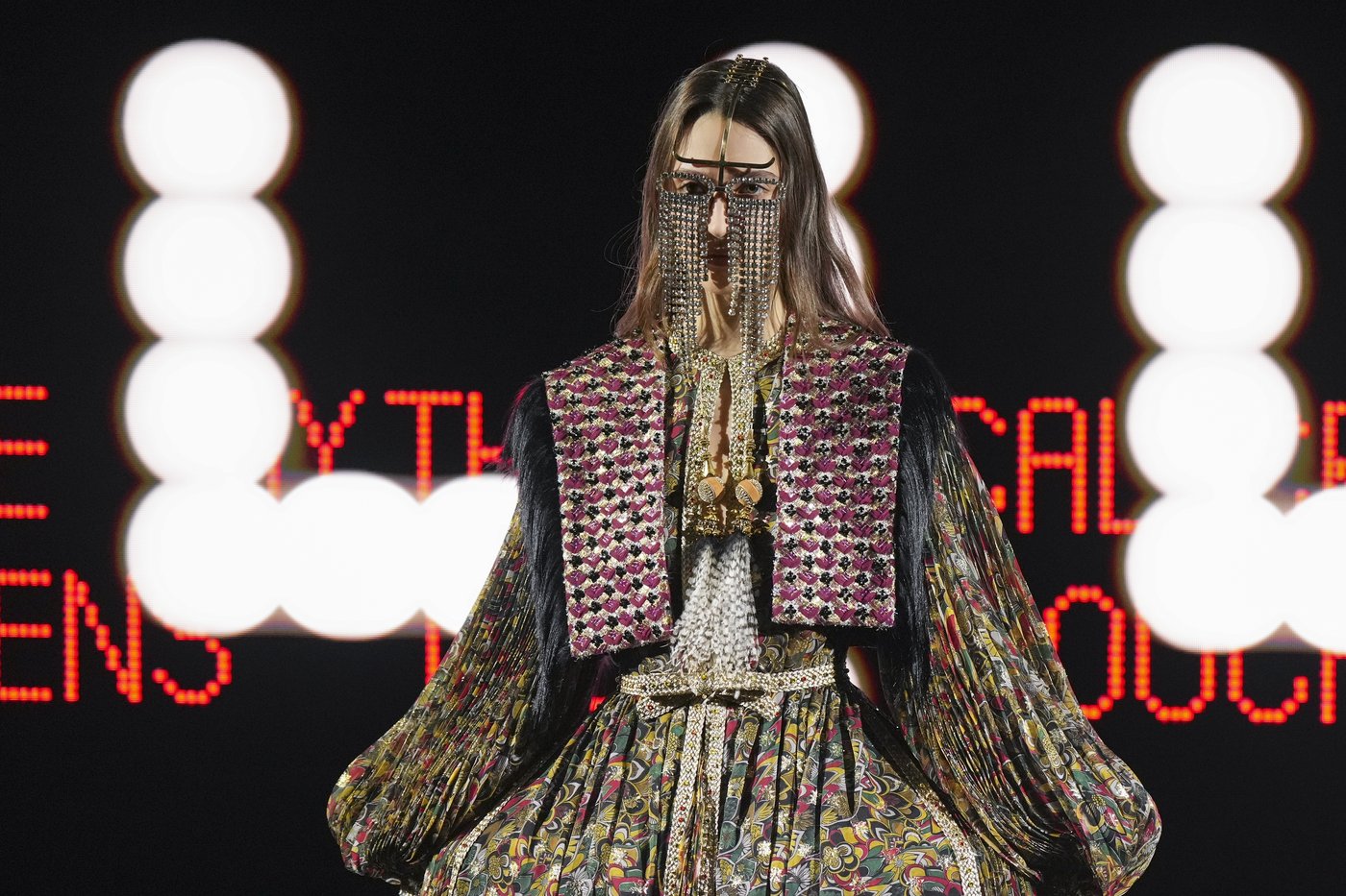Valentino's new designer showcases history and drama at couture debut in Paris | iNFOnews.ca Valentino's new designer showcases history and drama at couture debut in Paris | iNFOnews.ca