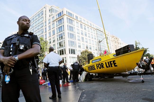 Climate change activists block Washington's streets | iNFOnews.ca