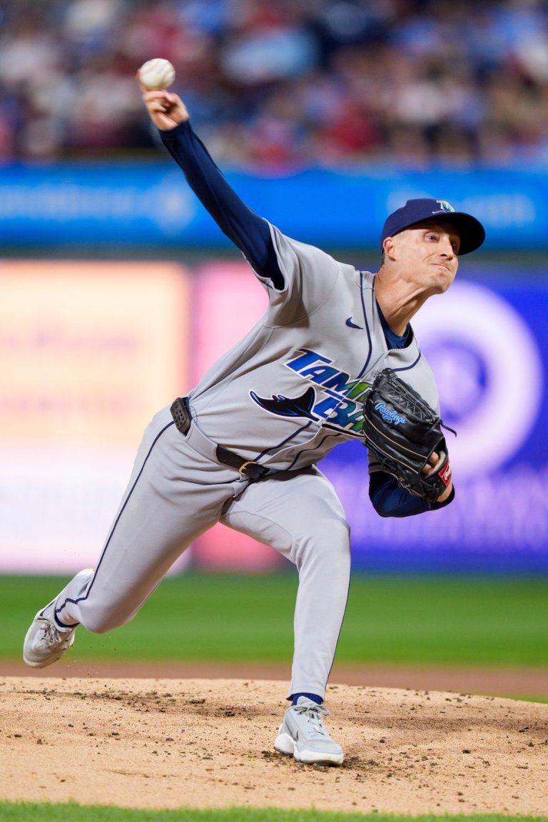Tampa Bay starter Griffin Jax leaves after taking line drive off lower back | iNFOnews.ca
