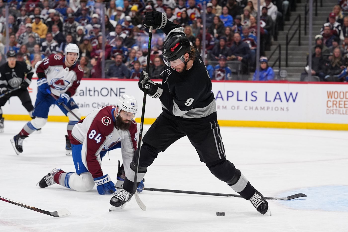 MacKinnon scores 399th career goal as surging Avalanche beat Kings 5-2 | iNFOnews.ca MacKinnon scores 399th career goal as surging Avalanche beat Kings 5-2 | iNFOnews.ca