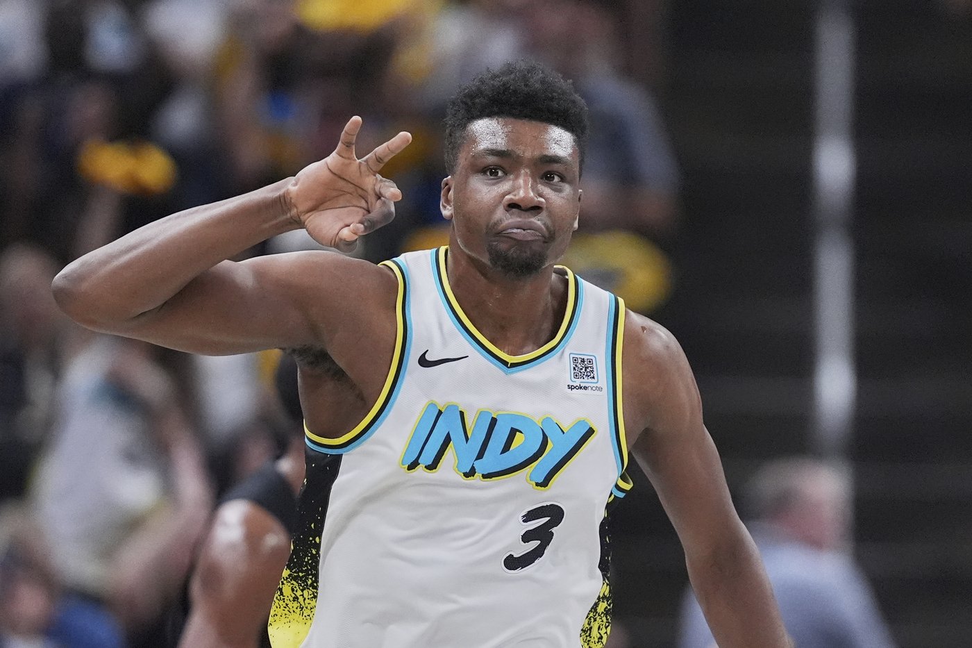 Pacers tie NBA playoff record by jumping out to 41-point halftime lead against Cavaliers in Game 4 | iNFOnews.ca