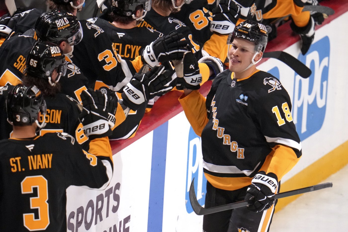Brayden Point's OT winner helps Lightning rally past Penguins, 3-2 | iNFOnews.ca