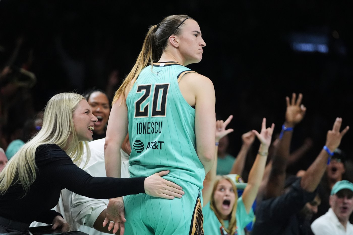 Ionescu scores 29 points, 9 in the last minute, to rally the Liberty to a 95-94 win over the Sky | iNFOnews.ca