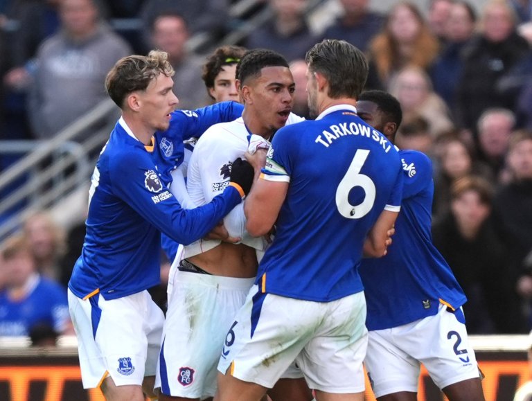 Neto double earns Chelsea a win at Everton in Premier League amid head-injury concern for Martinez | iNFOnews.ca