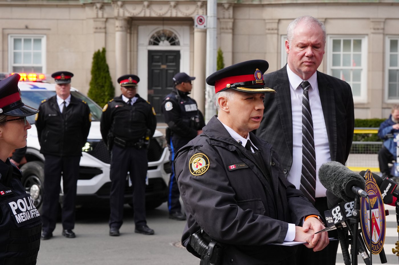 Police search for two suspects after U.S. consulate in Toronto hit by gunfire | iNFOnews.ca