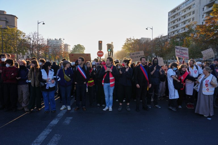 Protesting pupils blockade French high schools again, testing a weekslong movement | iNFOnews.ca