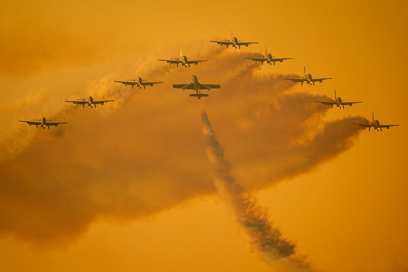 Aircraft and aerobatics dazzle at Bucharest air show, in photos | iNFOnews.ca