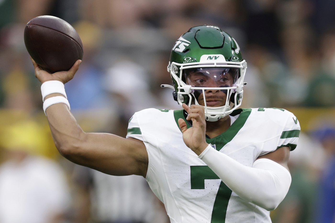 Jets' Justin Fields says his focus on his faith the past 6 months has helped him shake off criticism | iNFOnews.ca