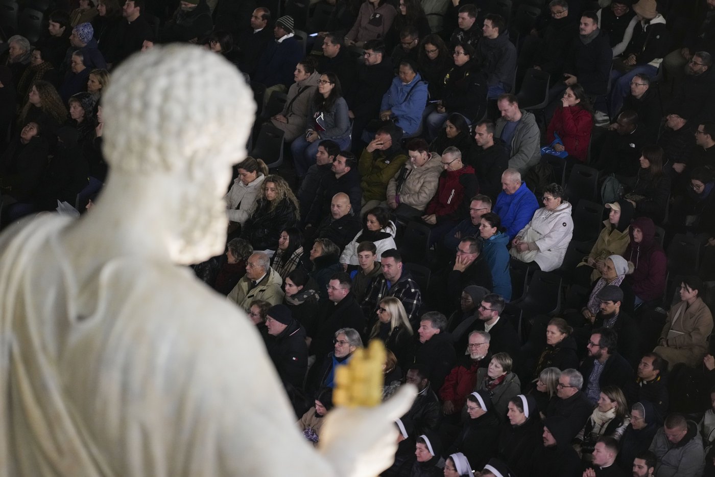 Pope had coughing fit, inhaled vomit and now requires assisted ventilation, Vatican says | iNFOnews.ca