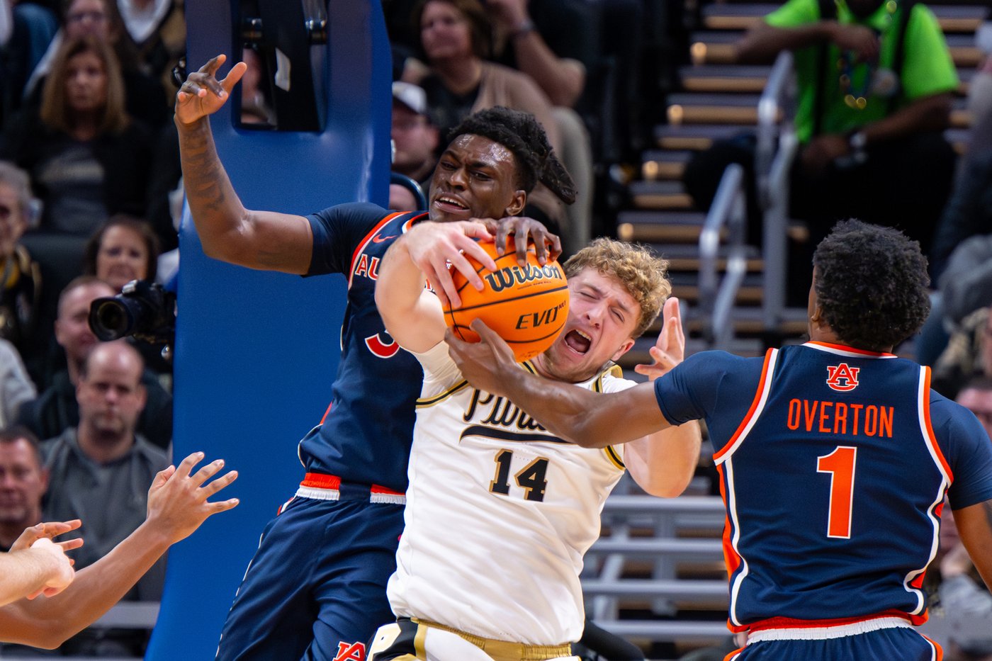 Kaufman-Renn scores 18 points and Smith has 14 assists as No. 6 Purdue routs No. 21 Auburn, 88-60 | iNFOnews.ca Kaufman-Renn scores 18 points and Smith has 14 assists as No. 6 Purdue routs No. 21 Auburn, 88-60 | iNFOnews.ca