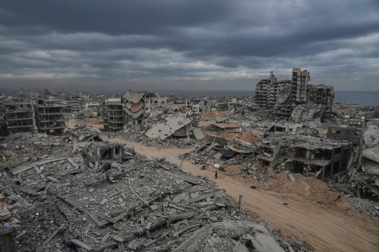 Photos show Gaza’s destruction as families return to what's left of their homes | iNFOnews.ca