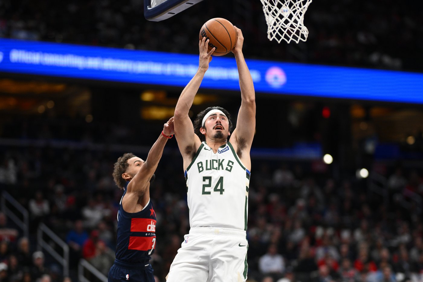 Davis scores 34 points in his Washington debut, leading the Wizards over Milwaukee 128-116 | iNFOnews.ca Davis scores 34 points in his Washington debut, leading the Wizards over Milwaukee 128-116 | iNFOnews.ca