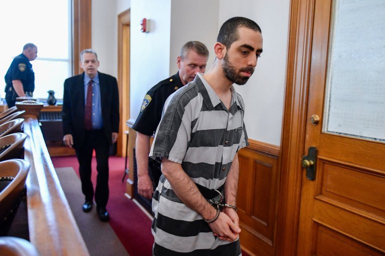 Man convicted in terrorism trial over the 2022 stabbing of author Salman Rushdie | iNFOnews.ca