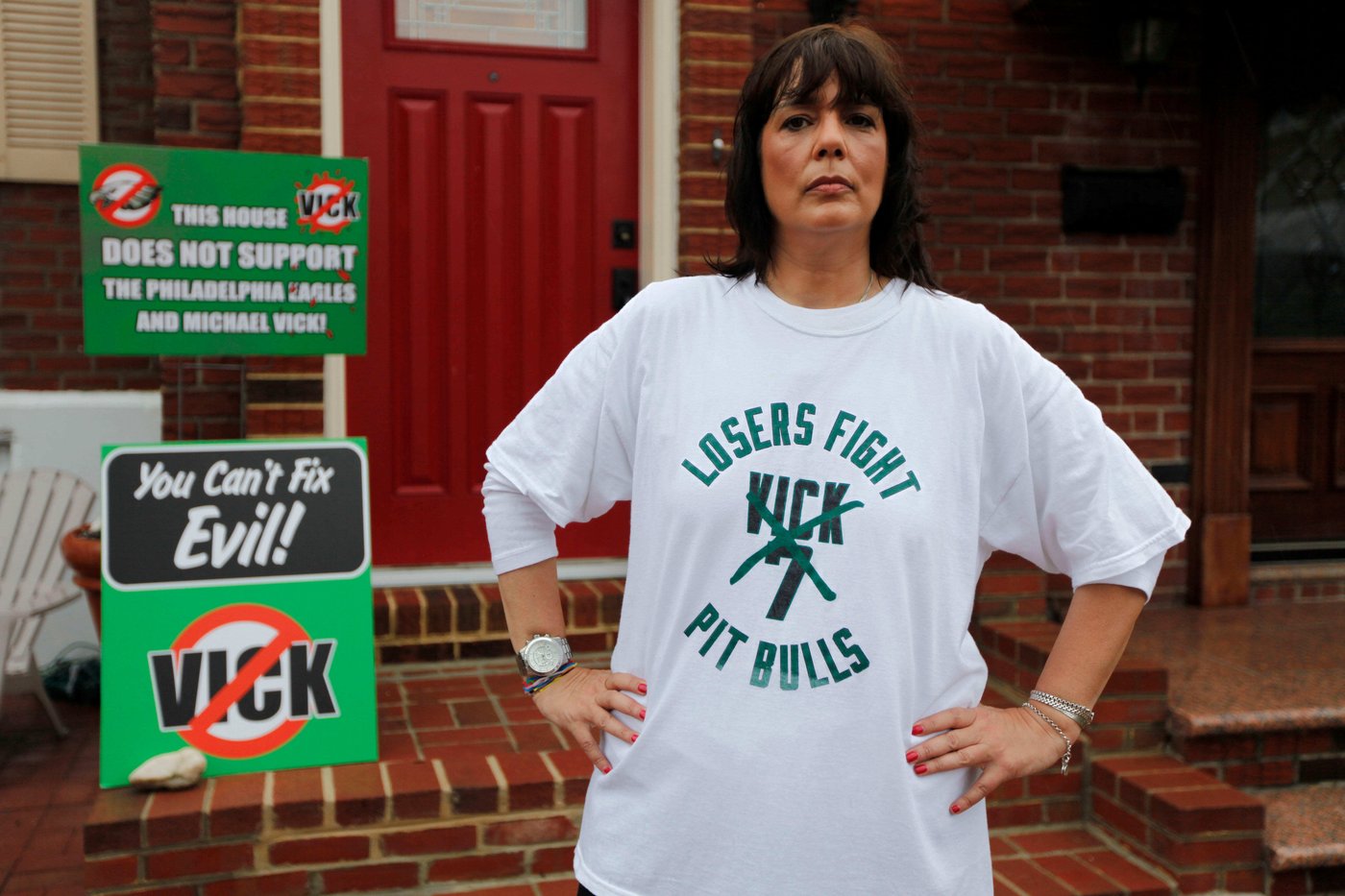Michael Vick sparked protests when he joined the Eagles in '09. Some fans can't forgive his cruelty | iNFOnews.ca Michael Vick sparked protests when he joined the Eagles in '09. Some fans can't forgive his cruelty | iNFOnews.ca