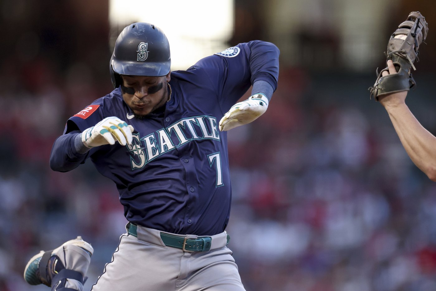 Zach Neto delivers walk-off hit in Angels' 3-2 victory over Mariners | iNFOnews.ca