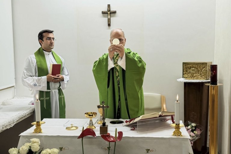 First images released of Pope Leo celebrating Mass at hospital after cancer surgery | iNFOnews.ca