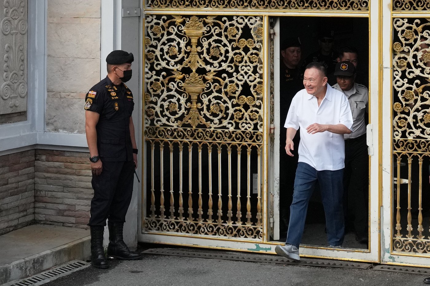 Former Thai prime minister Thaksin Shinawatra freed early from parole after receiving royal pardon | iNFOnews.ca