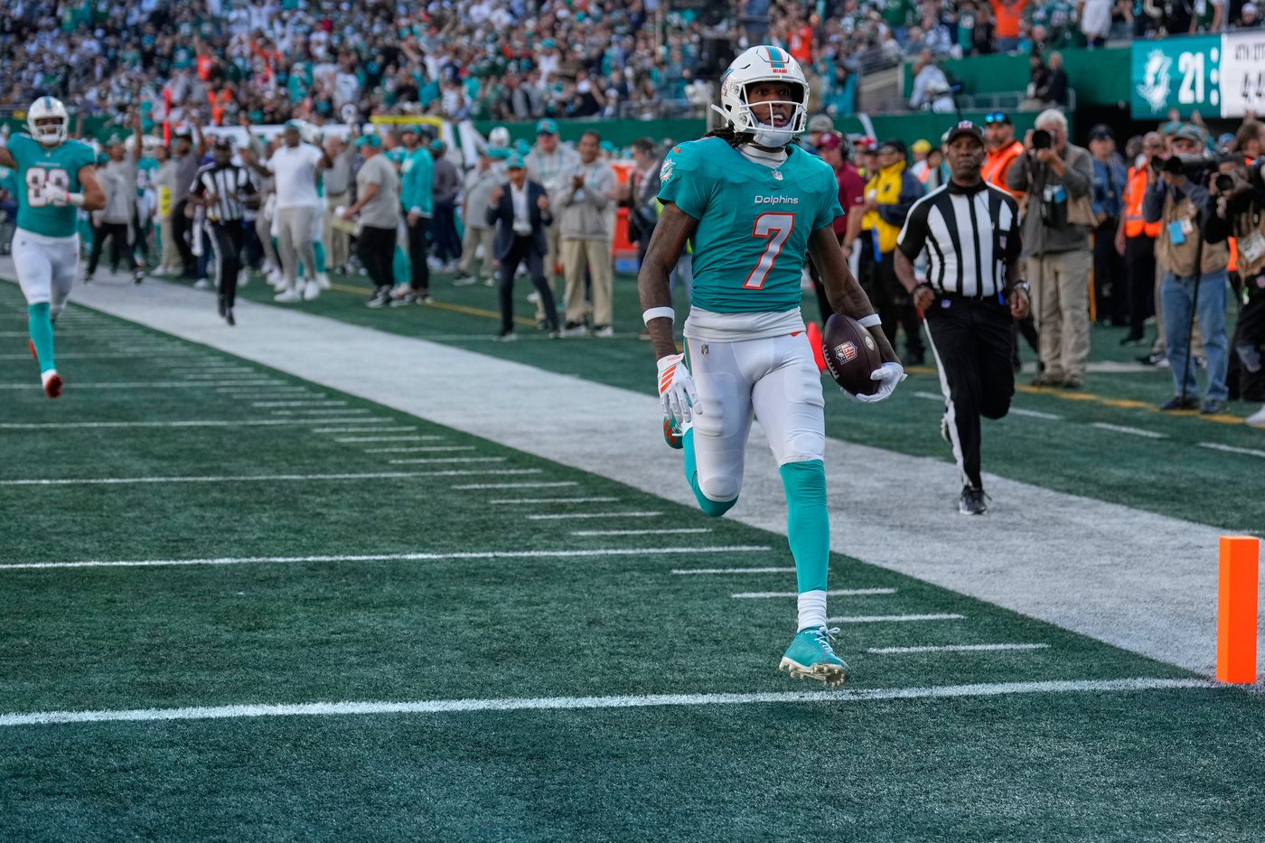 Dolphins want a team built on toughness, Hafley’s first win showed that identity taking shape | iNFOnews.ca Dolphins want a team built on toughness, Hafley’s first win showed that identity taking shape | iNFOnews.ca