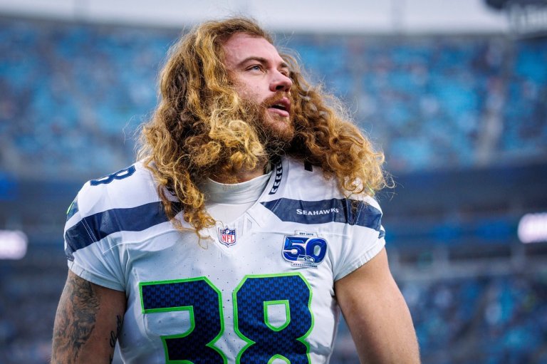 Seahawks agree to a 2-year contract with fullback and special teams captain Brady Russell | iNFOnews.ca