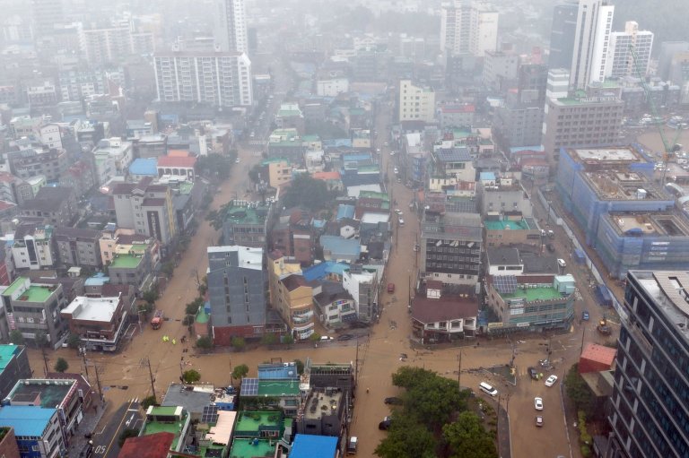 Heavy rains kill 1 in South Korea and flood major streets in Philippines | iNFOnews.ca