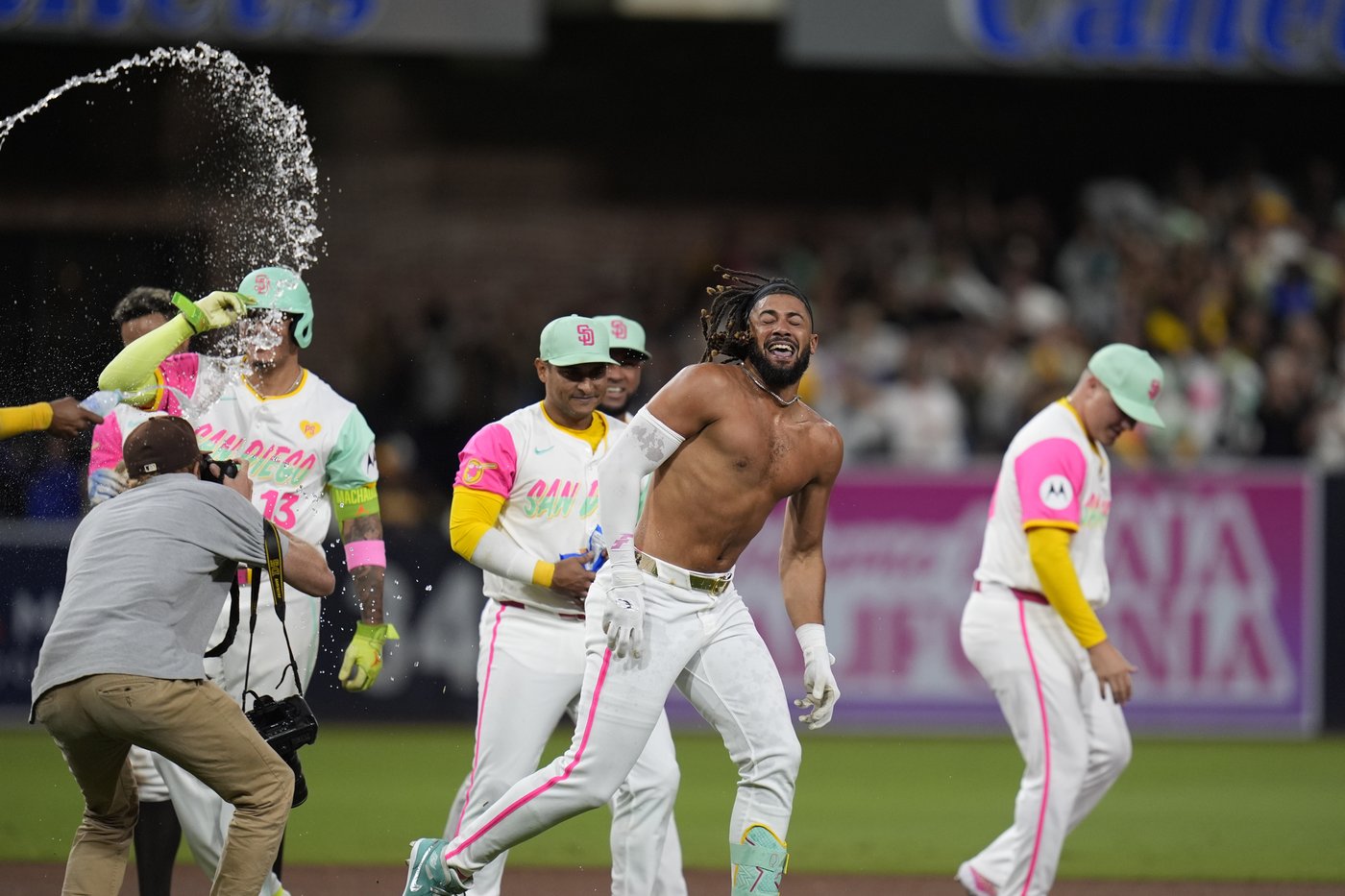 White Sox lose 118th game, waste 9th-inning comeback as Padres win 3-2 on Tatis hit in 10th | iNFOnews.ca