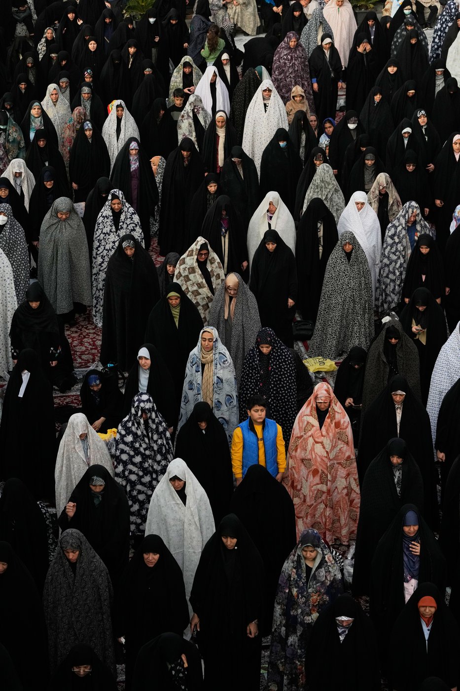 See the world in vertical: Top photos by AP's photojournalists | iNFOnews.ca