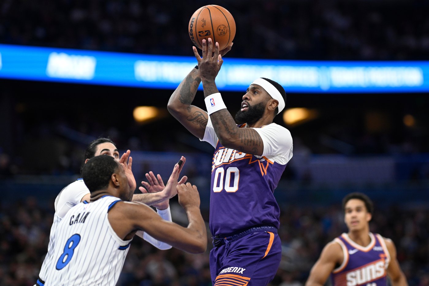 Bane and Suggs power the Magic to a 115-111 victory over the Suns | iNFOnews.ca Bane and Suggs power the Magic to a 115-111 victory over the Suns | iNFOnews.ca