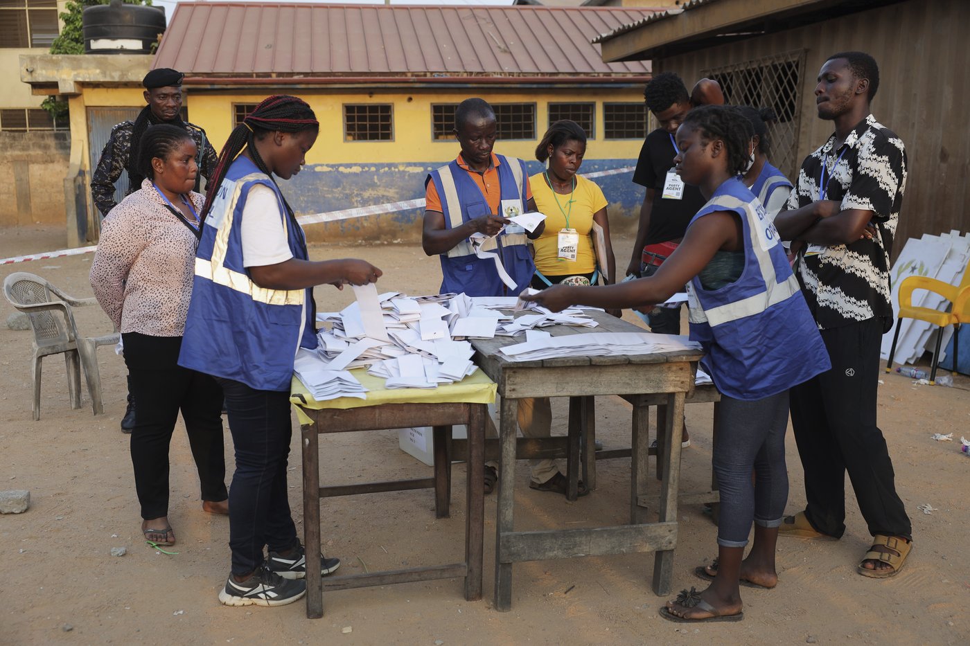 Polls close in Ghana's general election in the shadow of the worst economic crisis in a generation | iNFOnews.ca Polls close in Ghana's general election in the shadow of the worst economic crisis in a generation | iNFOnews.ca