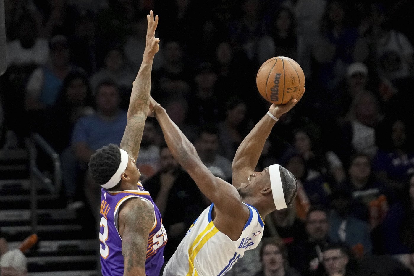 Curry scores 25 as the Warriors cruise past the Suns 133-95 and keep pace in West playoff race | iNFOnews.ca
